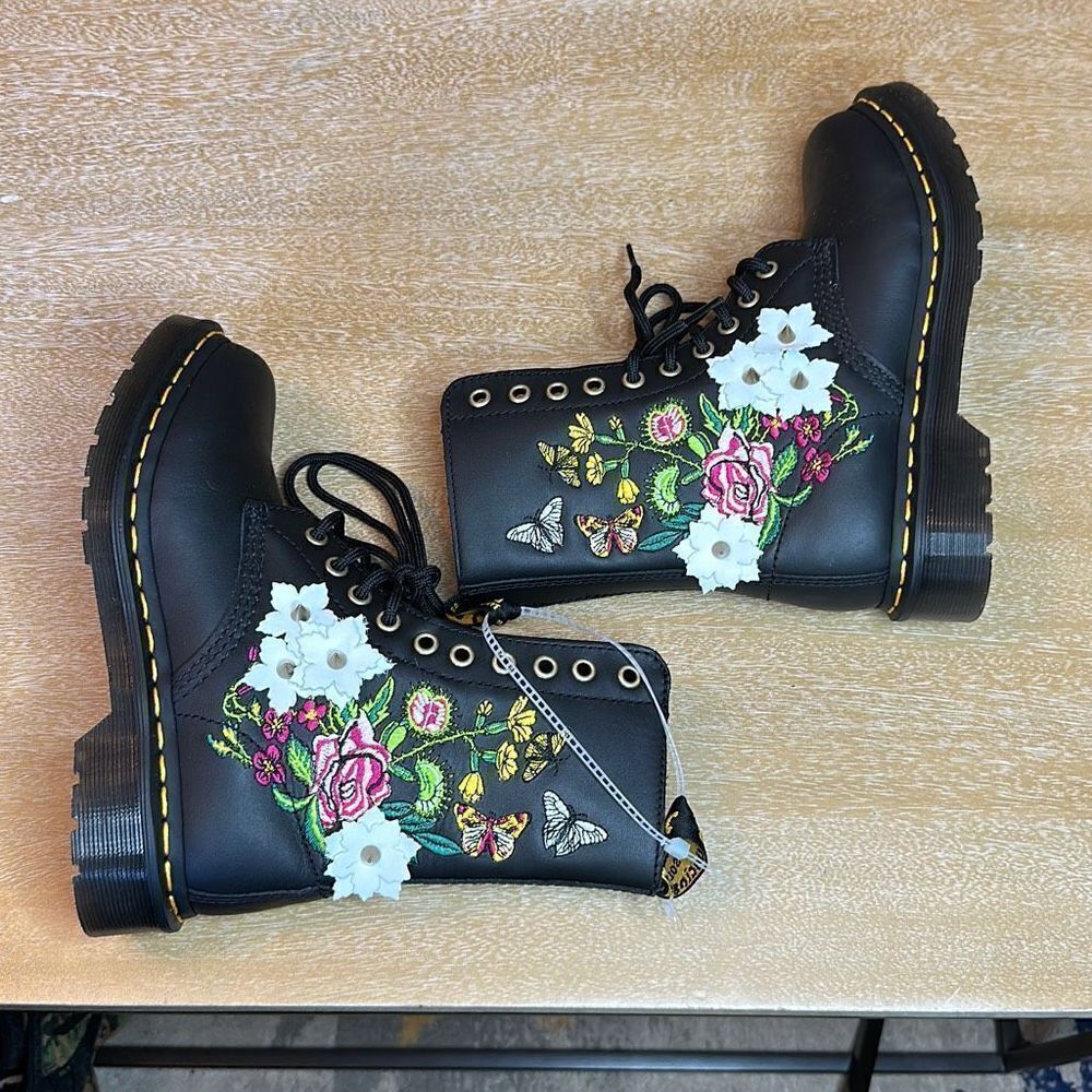 Dr. Martens 1490 Bloom 10 Eye Boots - Picture 6 of 9
